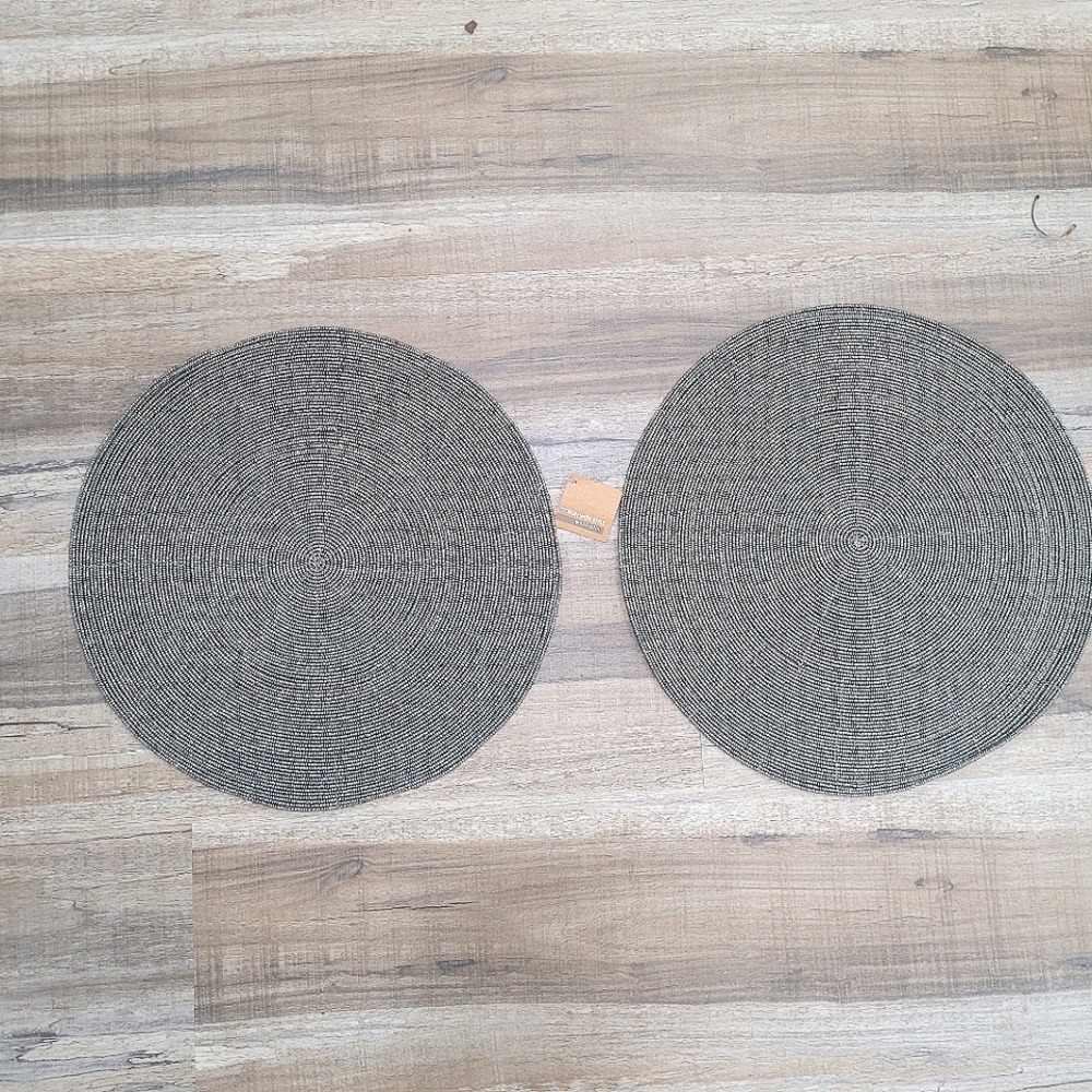 Beaded Placemat Charger Set. Gray Silver
